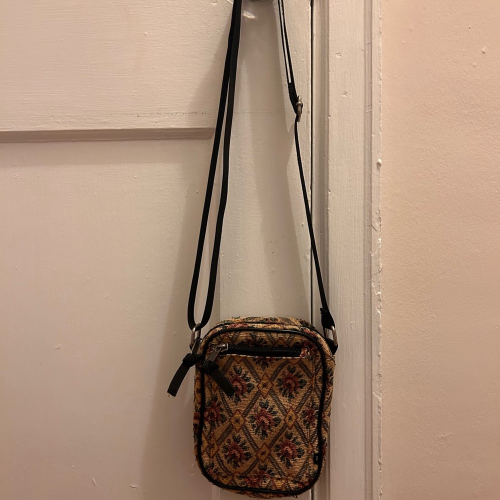 Urban Outfitters mini cross bag - vintage floral